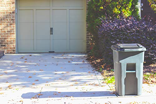 32 Gallon Trash Can with Wheels and Attached Lid A769