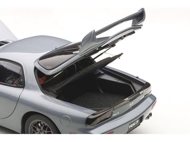 1/18 Diecast Car Model R46545