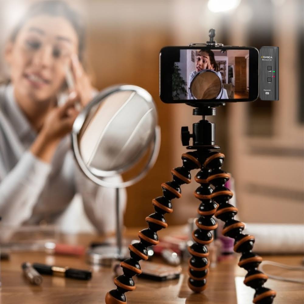 2.4 GHz Wireless Microphone System with Lightning R68925