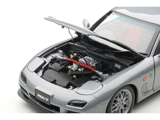 1/18 Diecast Car Model R46545